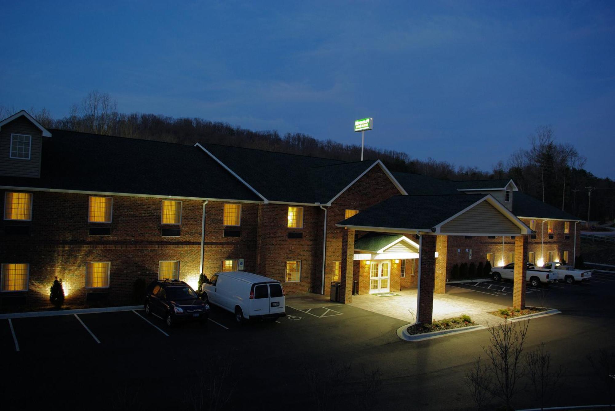 Mountain Inn&Suites Airport - Hendersonville Exterior foto